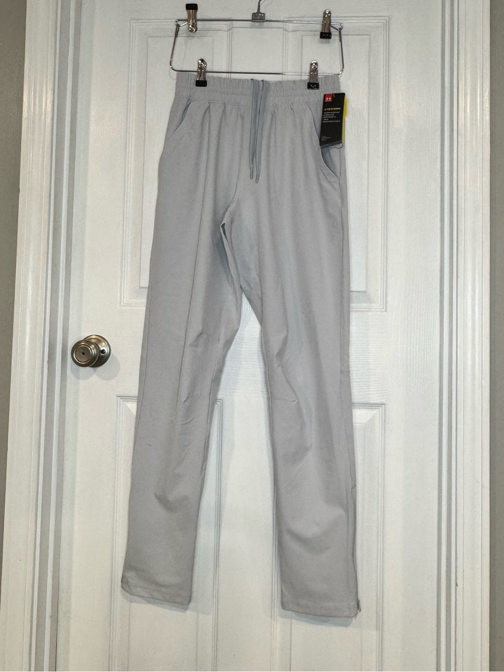 Under Armour Men's Light Gray waterproof wind breaker Jogger Sweatpants
